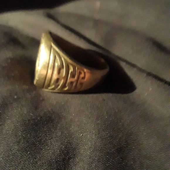 18k gold ring. Size 11 17.1 g. - Picture 1 of 3